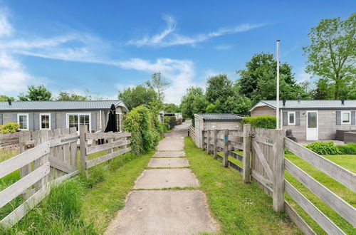 Photo 33 - Relaxing Holiday Chalet by the Water in Grou