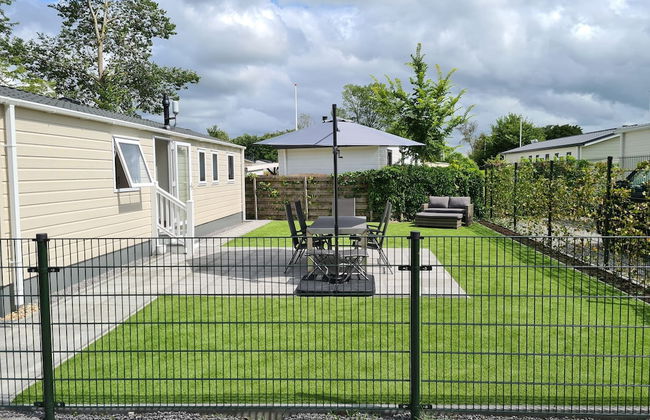 Relaxing Holiday Chalet by the Water in Grou - Foto 29