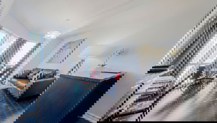 Foto 1 - Downtown Toronto 2 Bedroom 2 Bath Suite Near Business District, U of T, Hospital