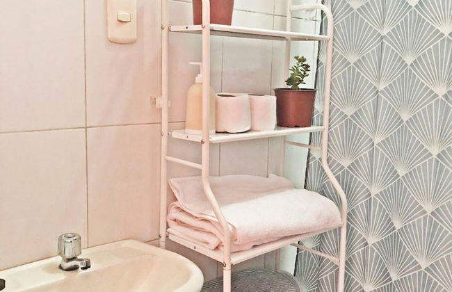 Centrally Located Apartment - Photo 3