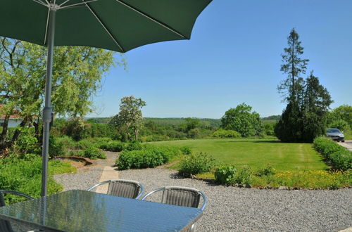 Photo 9 - Spacious Bungalow for 6 People With hot tub and Large Landscaped Garden