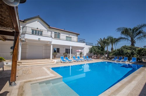 Photo 14 - Papas Family Villa With Private Pool / Wheelchair Accessible