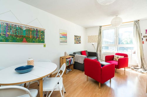 Photo 13 - Bright & Cosy Studio Close to Central London