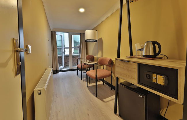 EA Exclusive Hotel - Photo 31