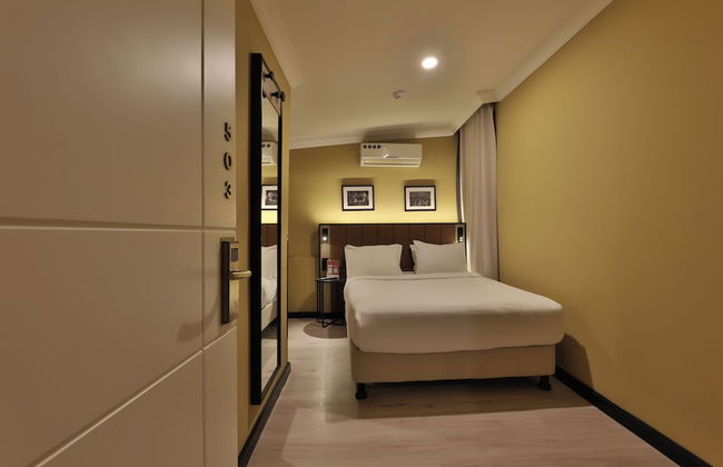 EA Exclusive Hotel - Photo 30