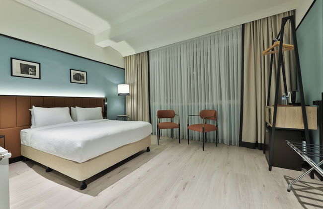EA Exclusive Hotel - Photo 5