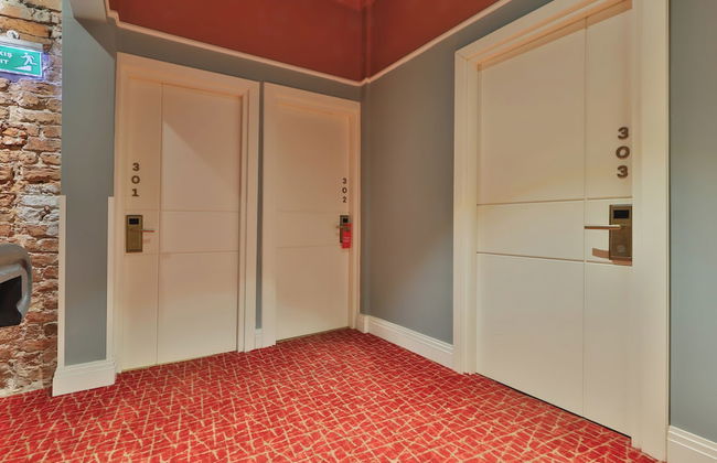 EA Exclusive Hotel - Photo 50