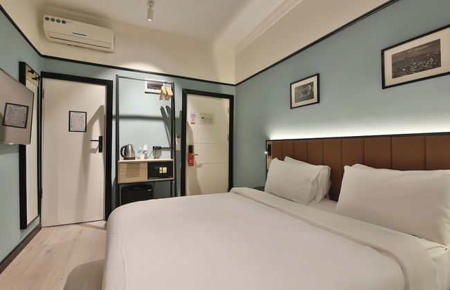 EA Exclusive Hotel - Photo 7