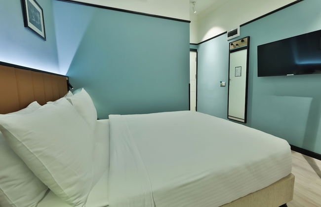EA Exclusive Hotel - Photo 25