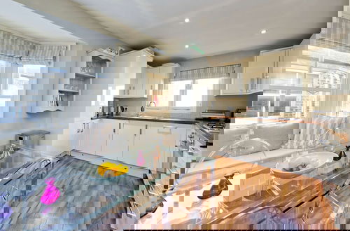 Foto 10 - Lovely Apartment With Roof Terrace in Battersea