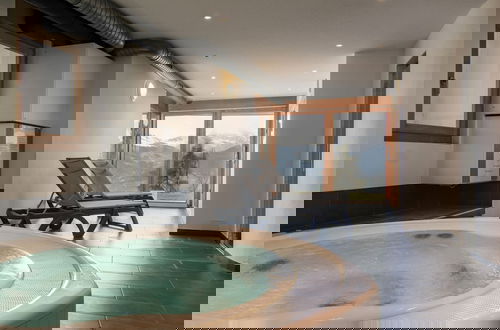 Foto 5 - Hilltop Apartment With Valley Views