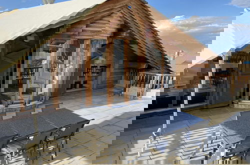 Foto 1 - Hilltop Apartment With Valley Views