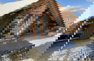Foto 1 - Hilltop Apartment With Valley Views