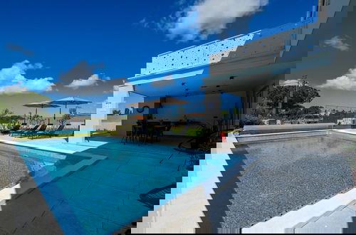 Foto 54 - Matohanci Dazzling Villa With Pool