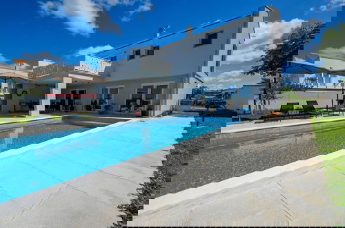 Foto 58 - Matohanci Dazzling Villa With Pool