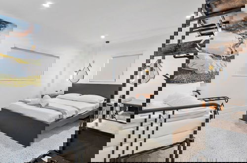 Photo 8 - Miami Stay With Pool Luxury
