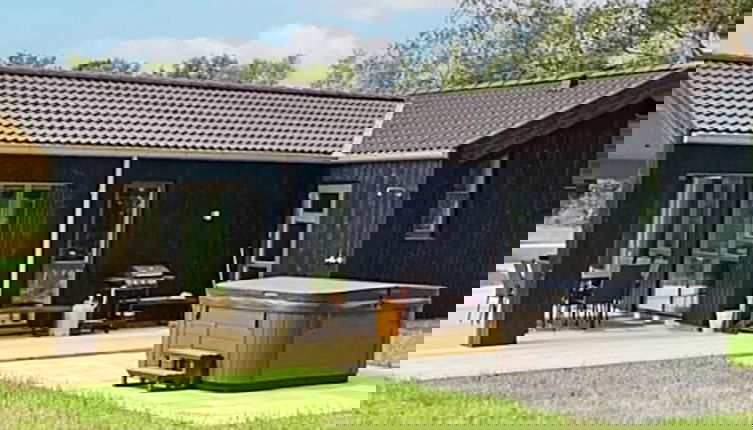 Foto 1 - 8 Person Holiday Home in Oksbol