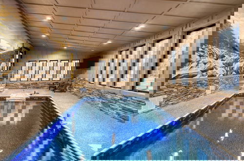 Foto 48 - Indoor Pool Hot Tub Firepit Theater All-season Retreat Kings Crown by Avantstay