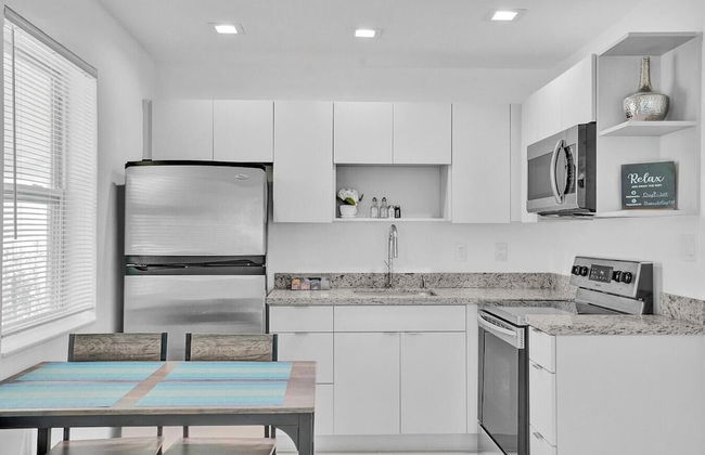 Modern Hallandale Apt w/ Backyard Near Beach - Foto 25