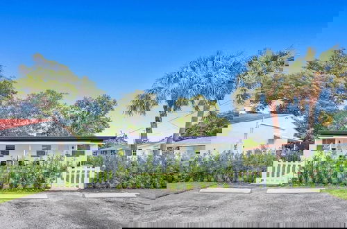 Foto 37 - Modern Hallandale Apt w/ Backyard Near Beach