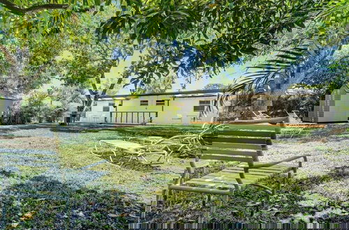 Foto 47 - Modern Hallandale Apt w/ Backyard Near Beach