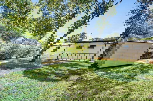 Foto 45 - Modern Hallandale Apt w/ Backyard Near Beach