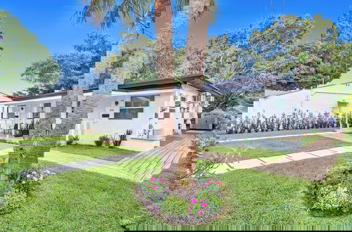 Foto 6 - Modern Hallandale Apt w/ Backyard Near Beach