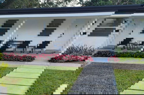 Foto 35 - Modern Hallandale Apt w/ Backyard Near Beach