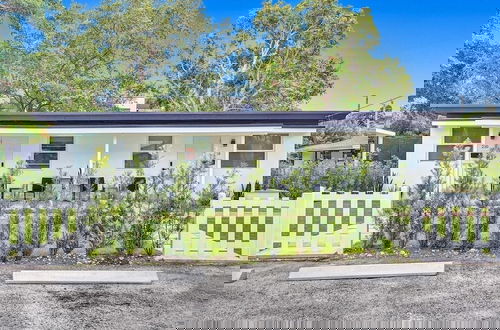 Foto 1 - Modern Hallandale Apt w/ Backyard Near Beach