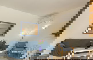 Foto 1 - Private Villa With Inviting Space