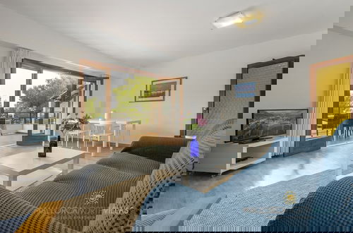 Foto 10 - Private Villa With Inviting Space