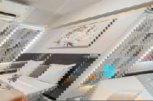 Foto 3 - Warm and Homey Studio at Podomoro Golf View Apartment