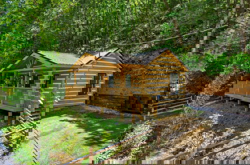 Foto 12 - Group Getaway Modern Cabins Sleep 16 Gatlinburg