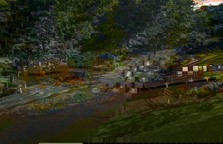 Foto 2 - Group Getaway Modern Cabins Sleep 16 Gatlinburg