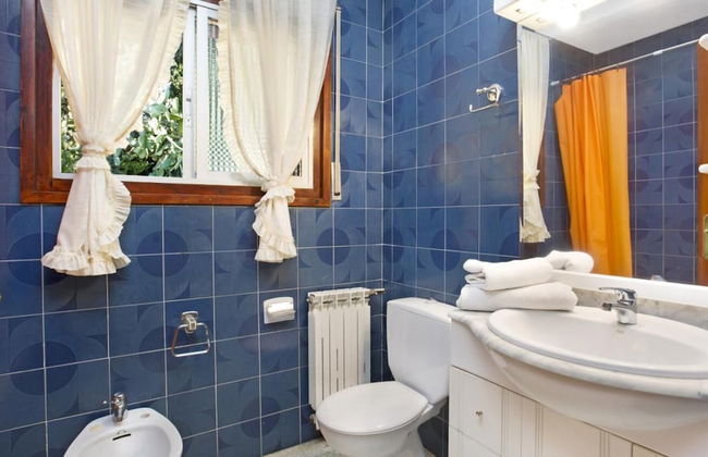 Vila Maer in Blanes With 5 Bedrooms and 2 Bathrooms - Foto 16