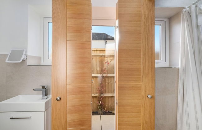 Sustainable Stays - Photo 27