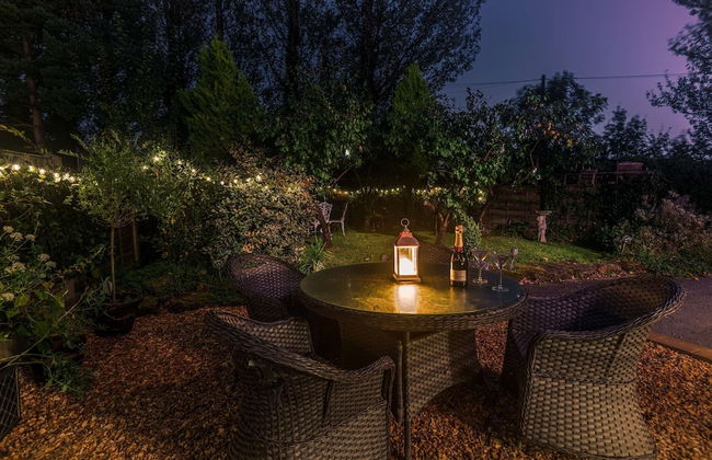 Host Stay Pied-a-terre at Manor View - Photo 4