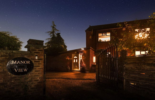 Host Stay Pied-a-terre at Manor View - Photo 8