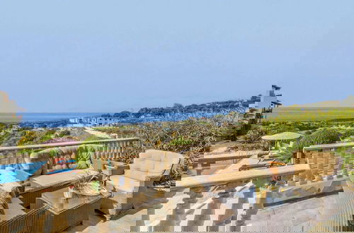 Foto 8 - Cliffside Villa