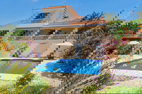Foto 49 - Cliffside Villa