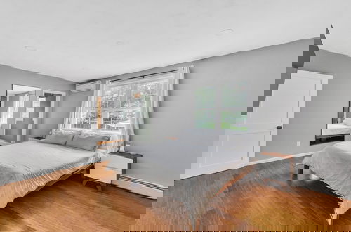 Foto 5 - Minimal Modern Home Getaway 4 Bedroom Home