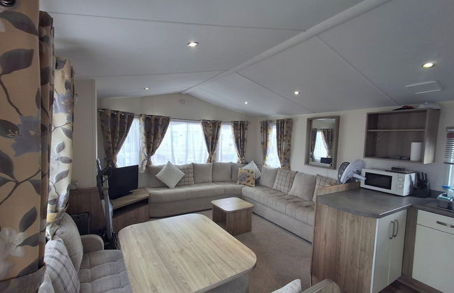 3-bed Caravan - Sleeps 8 - Pool - Photo 8