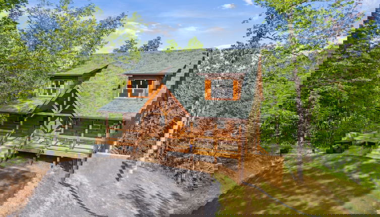 Photo 1 - Hilltop Dreamin' 4 Bedroom Cabin by RedAwning