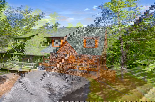 Foto 1 - Hilltop Dreamin' 4 Bedroom Cabin by RedAwning