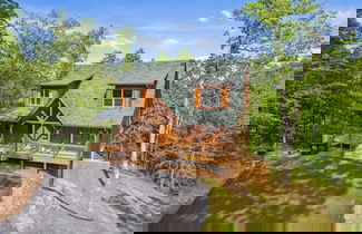 Foto 1 - Hilltop Dreamin' 4 Bedroom Cabin by RedAwning