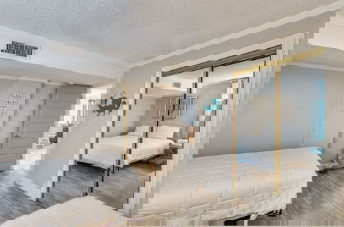 Foto 3 - Dolphin Point 105c 2 Bedroom Condo by RedAwning