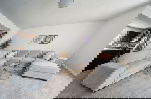 Foto 1 - Veiled Secrets: Unraveling The Mystery Of Solitude 3 Bedroom Home by RedAwning