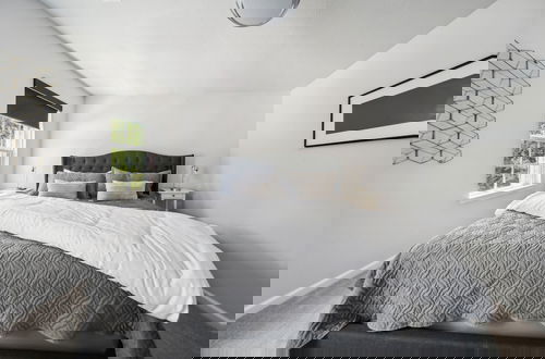 Foto 4 - Veiled Secrets: Unraveling The Mystery Of Solitude 3 Bedroom Home by RedAwning