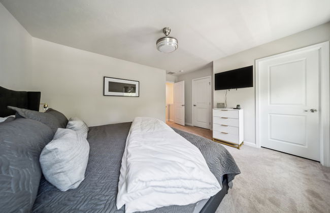 Veiled Secrets: Unraveling The Mystery Of Solitude 3 Bedroom Home by RedAwning - Foto 5