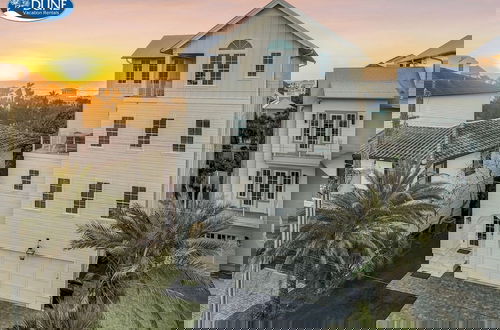 Foto 1 - Gulf Views + Private Pool + Close To Seaside 7br/7.5bth 7 Bedroom Home by RedAwning